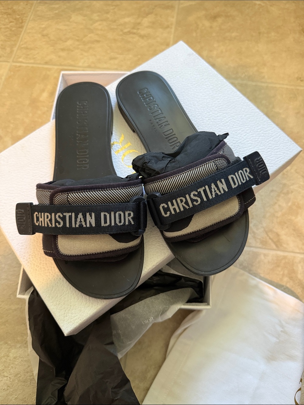 Dior - Picture 2 of 12